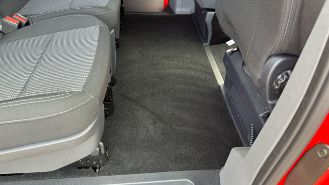 Volkswagen Transporter T32 Swb Diesel 2.0 TDI 170 Commerce Pro Kombi Van Auto [5 Plus] - Image 31